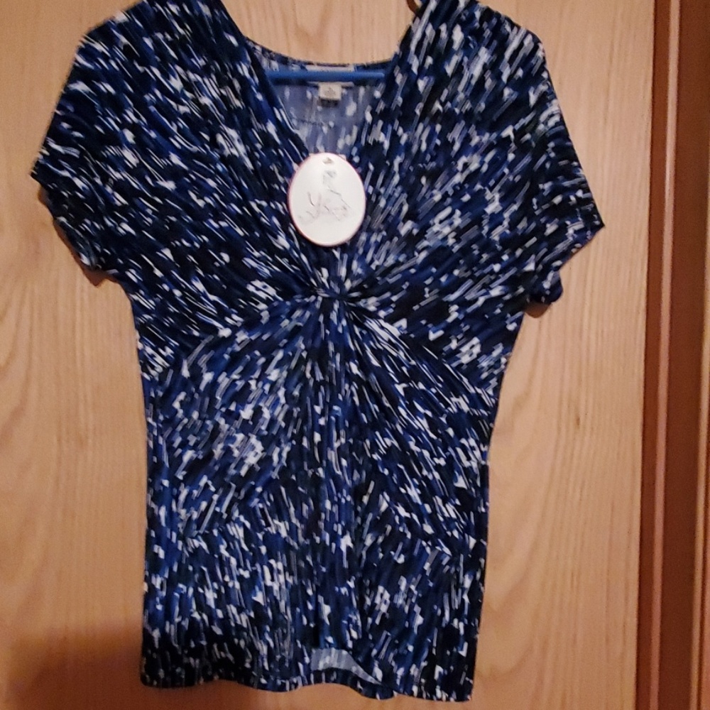 Pretty top great for work or date